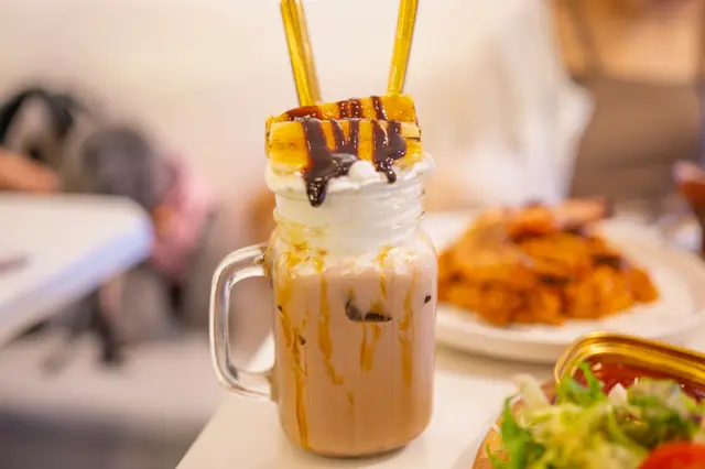 焦糖香蕉朱古力奶