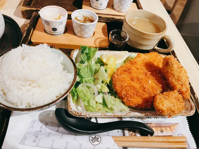 吉利豬扒，炸蠔定食