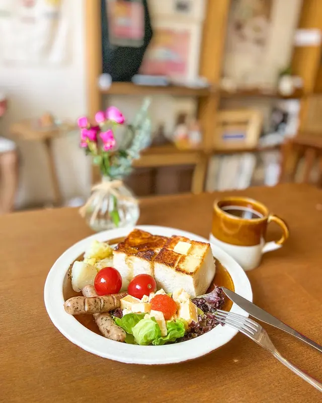 骨子裡朝食 明太子蛋X烤香草腸 配hot americano