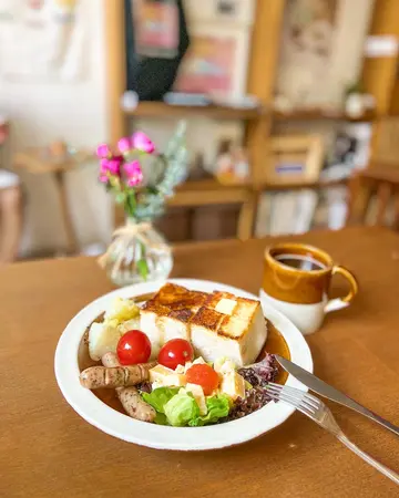 骨子里朝食 明太子蛋X烤香草肠 配hot americano