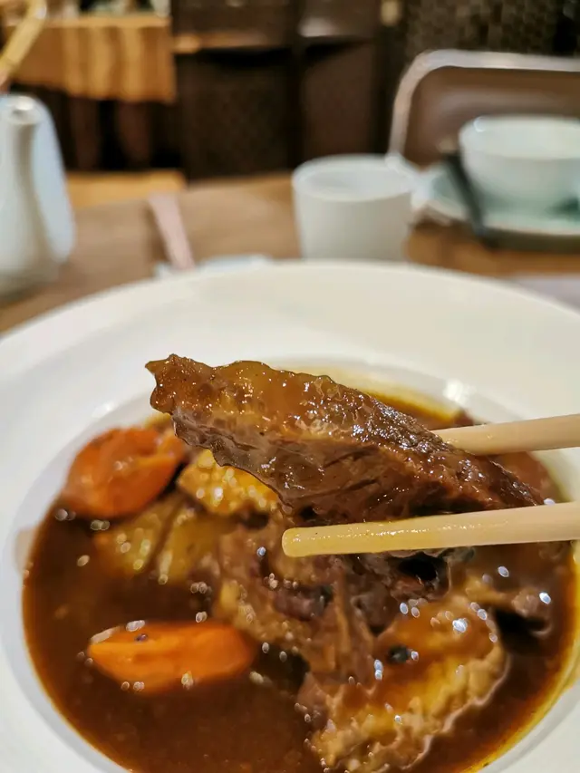 韓泡汁煮牛面肉配雙色蘿蔔（微辣）