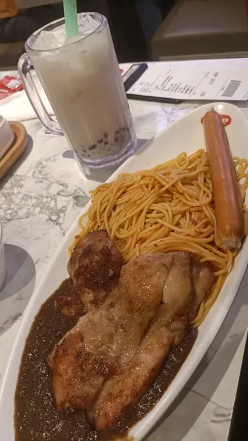 黑椒汁鸡扒意粉及椰汁红荳冰