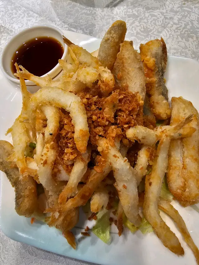 椒鹽九肚魚拼白飯魚
