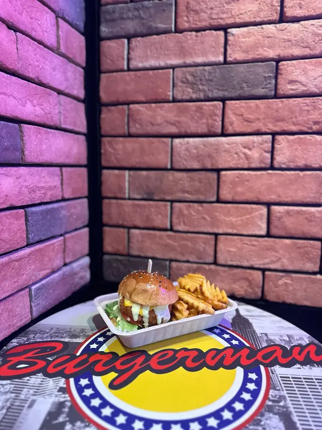 黄金海堡 $103；Double芝士 +$9@；轉套餐加配 $22@