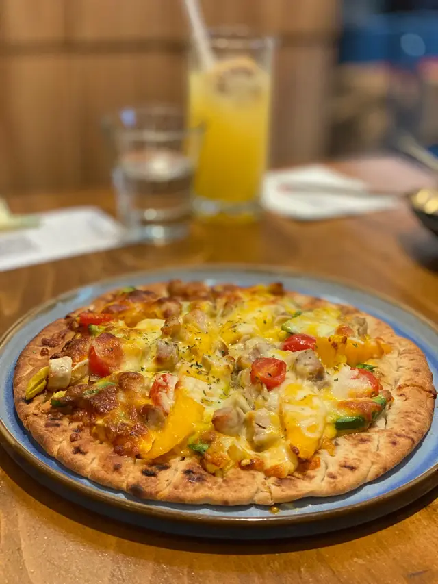 千島香芒牛油果雞肉薄餅
