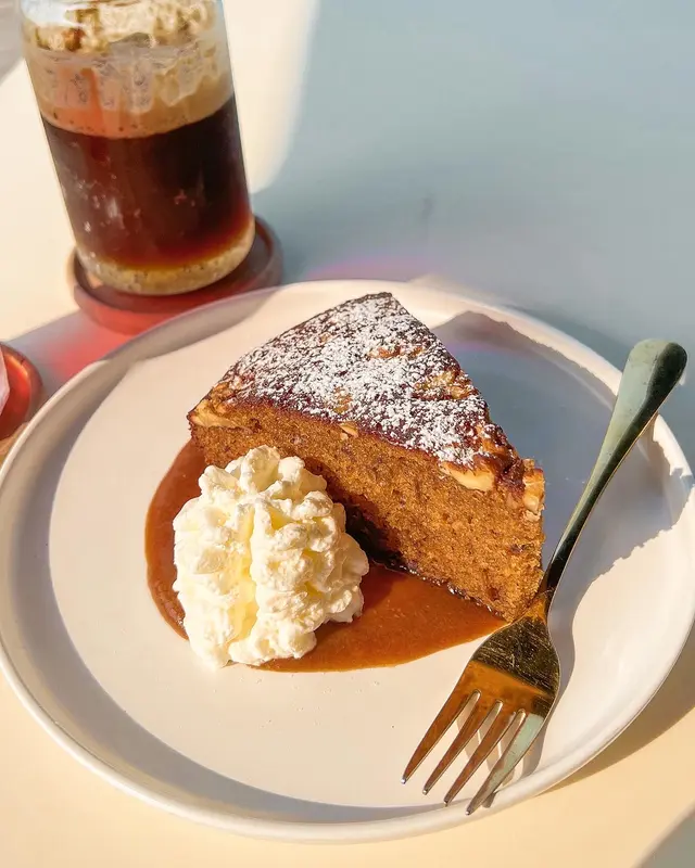 daily cake (maple syrup cake)