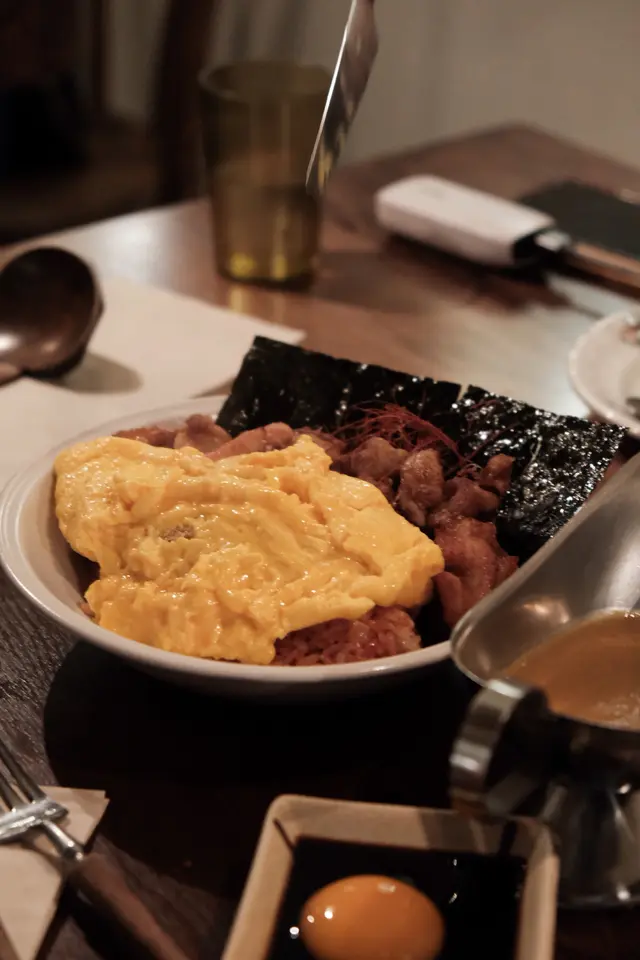 唐揚雞月見蛋包飯