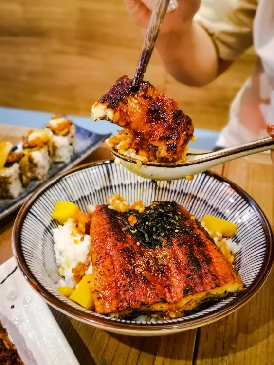 松葉鰻魚丼
