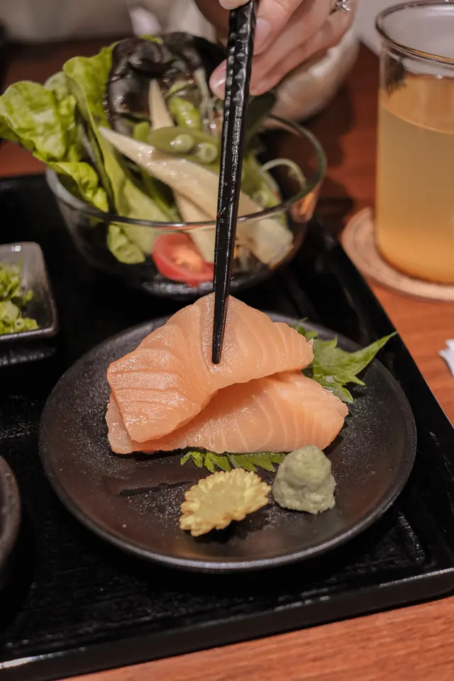 鰻魚飯定食配三文魚刺身