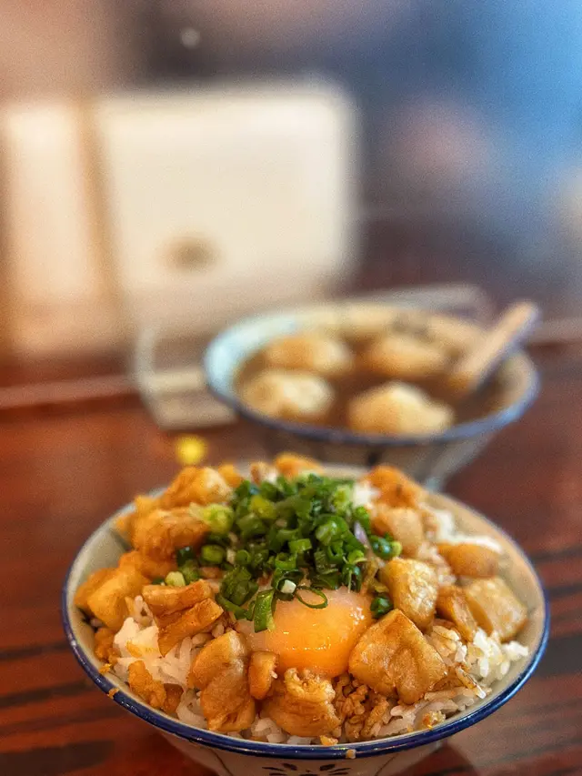 豬油渣溫泉蛋飯