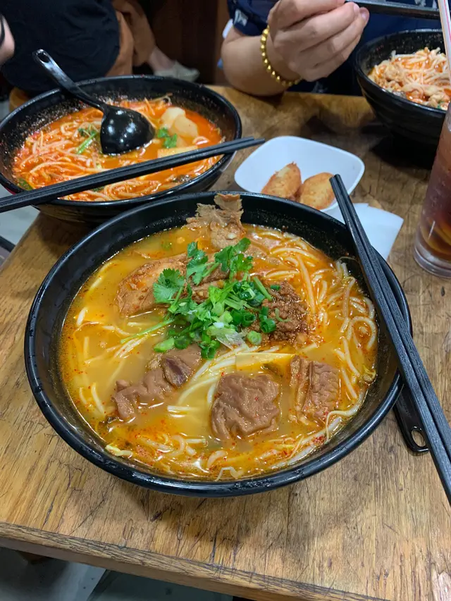 大腸腩肉小酸辣米線