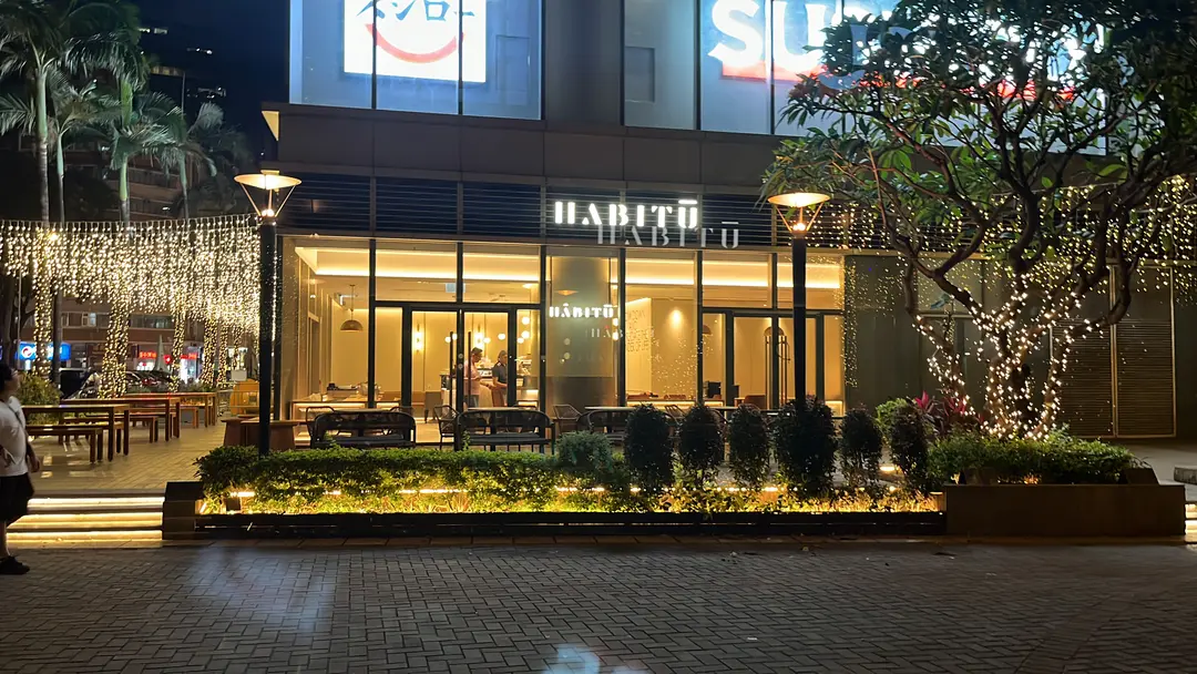 HABITŪ table (Mikiki)