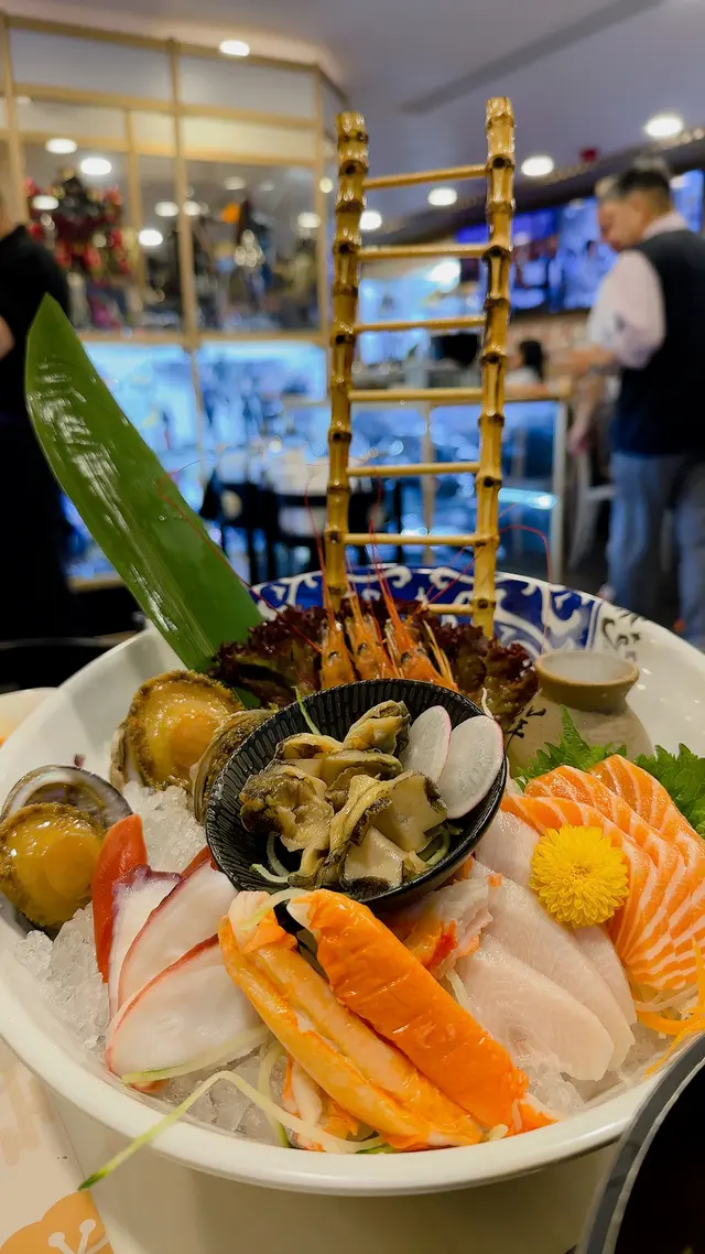 刺身拼盤份量剛好味道很好