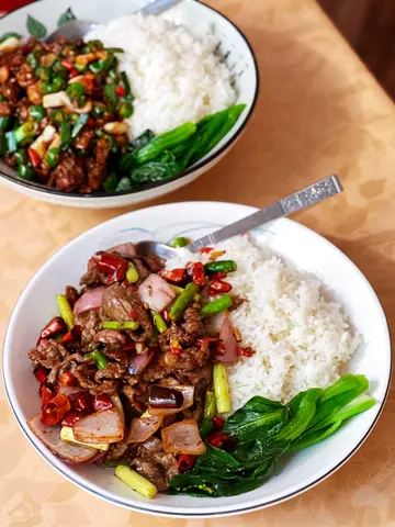 孜然牛肉盖码饭 