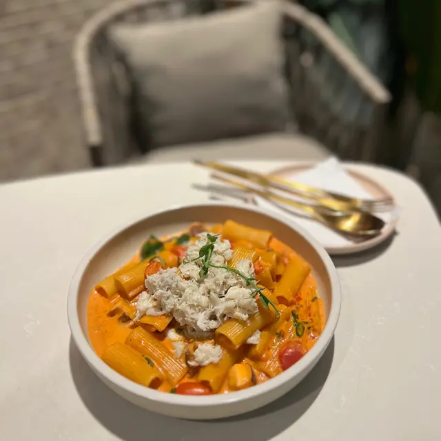 蟹肉伏特加香辣蕃茄忌廉粗管通粉