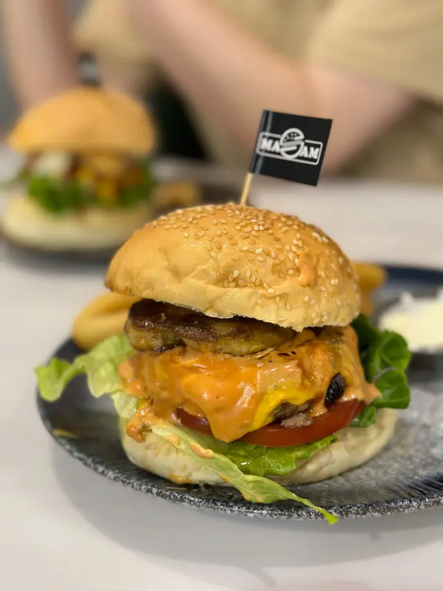 鵝肝牛肉漢堡套餐