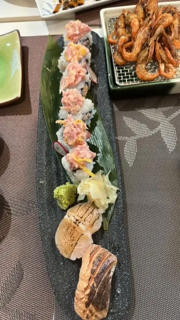 吞拿魚好新鮮,辣度適中,壽司飯亦好正