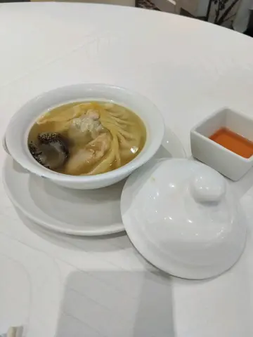 花胶海参灌汤饺