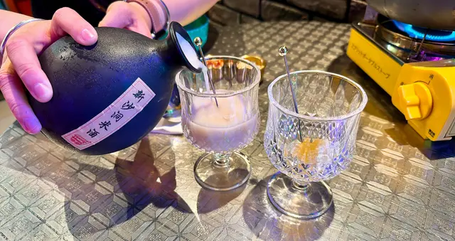 真係有原粒蜂巢蜜係裏面架!
蜂巢蜜令米酒更香甜,
同韓國🇰🇷米酒酸酸甜甜嘅味道好夾。