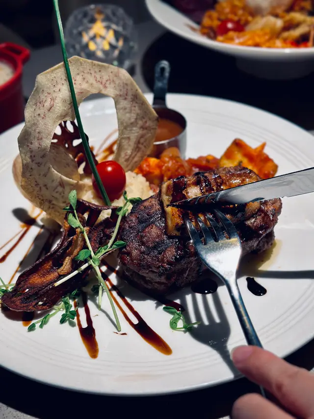 香煎鵝肝配牛柳