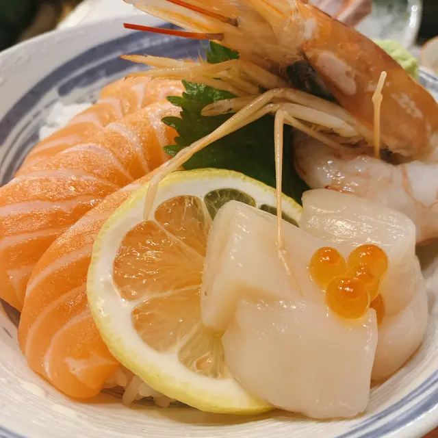 三文魚大蝦帶子丼