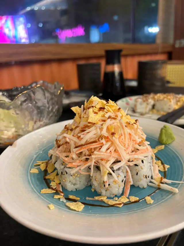 倒另外一個叫做富士山好多蟹柳絲塔到一座山咁好靚!好友食慾! 仲有我最愛嘅秋葵入邊讓左一啲蝦肉非常之好食嘅天婦羅!呢個真係會再叫!