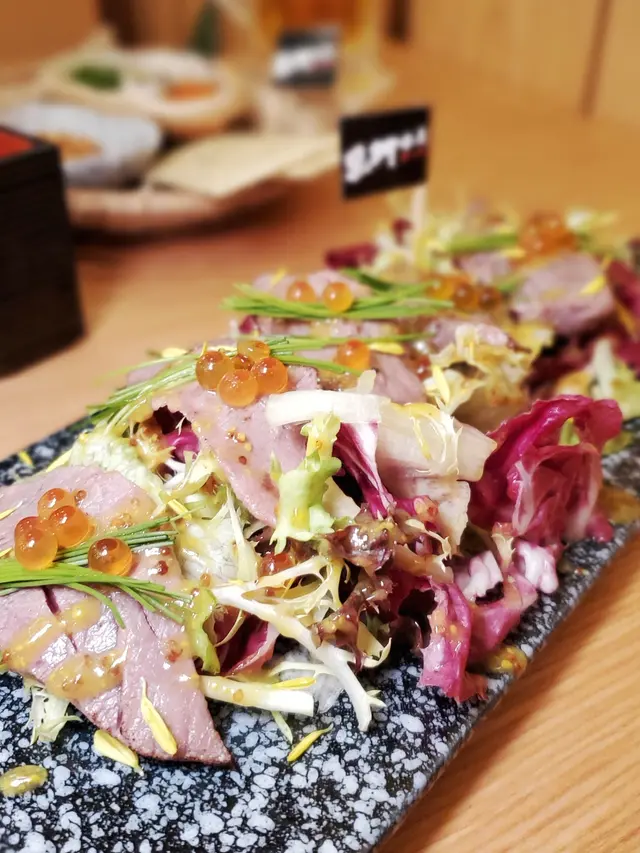 蜜糖芥末·火炙安格斯牛肉沙律