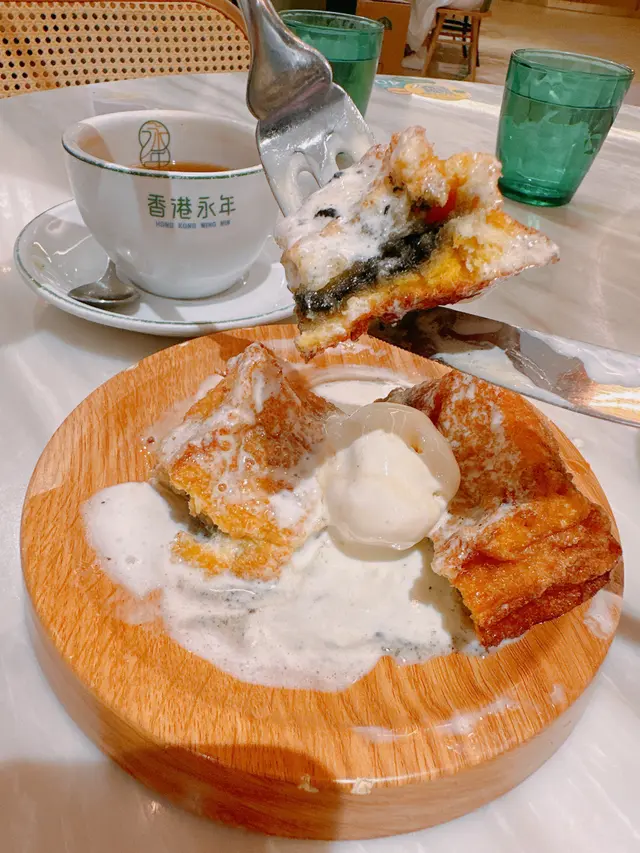 黑芝麻西多士伴雲呢拿雪糕