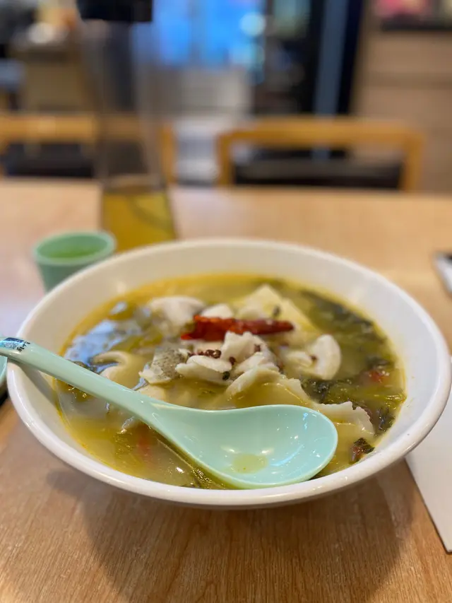 老壇酸菜魚米線