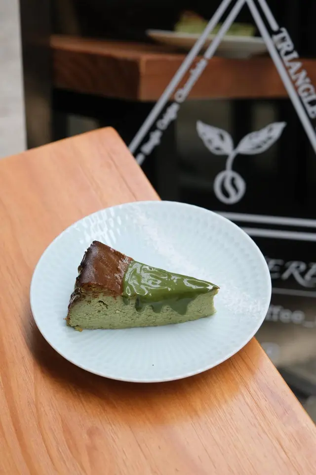 Matcha  Burnt  Cheese  Cake  