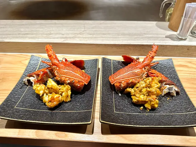 鮮活澳洲龍蝦配海膽龍蝦膏汁