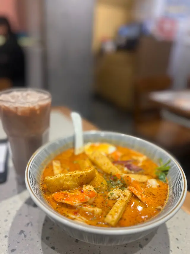 嘩。。。個湯好好濃！唔講得少，我從來未食過個喇沙湯底咁好食！呢個我認真係去新加坡都食唔到！堅正