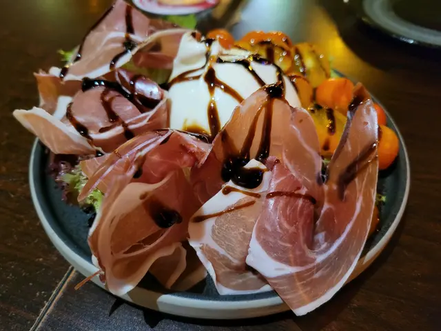 布袋芝士黑醋蕃茄風乾火腿