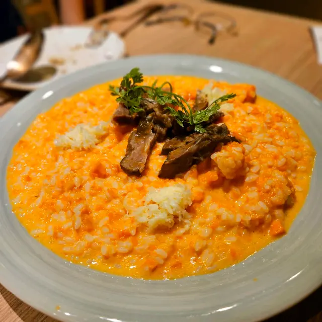 慢煮牛面肉迷你紅蘿蔔意大利飯