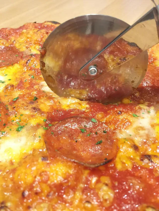 意大利辣肉腸PIZZA