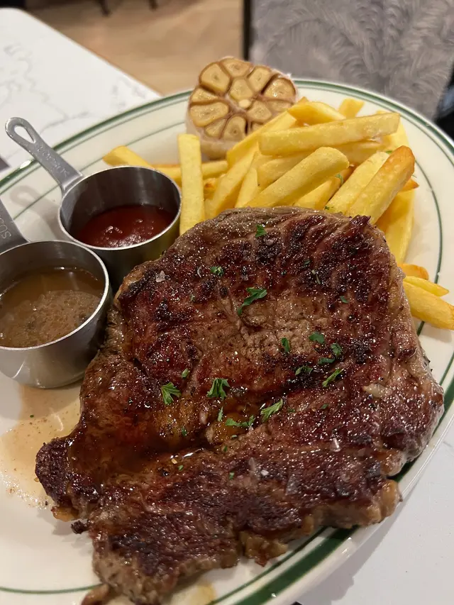 肉眼牛扒配薯條