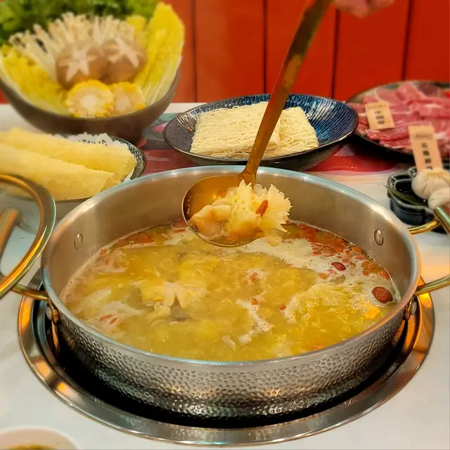 滋潤花膠螺片鮮雞鍋