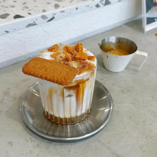 Iced  salted  caramel  latte