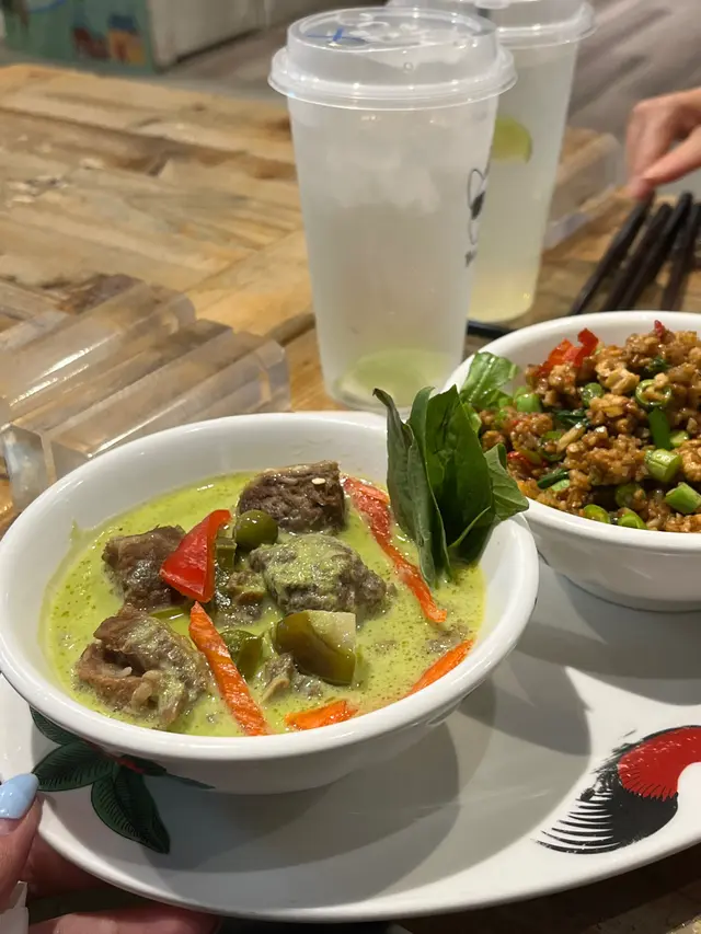青咖喱牛腩& 泰式炒肉碎