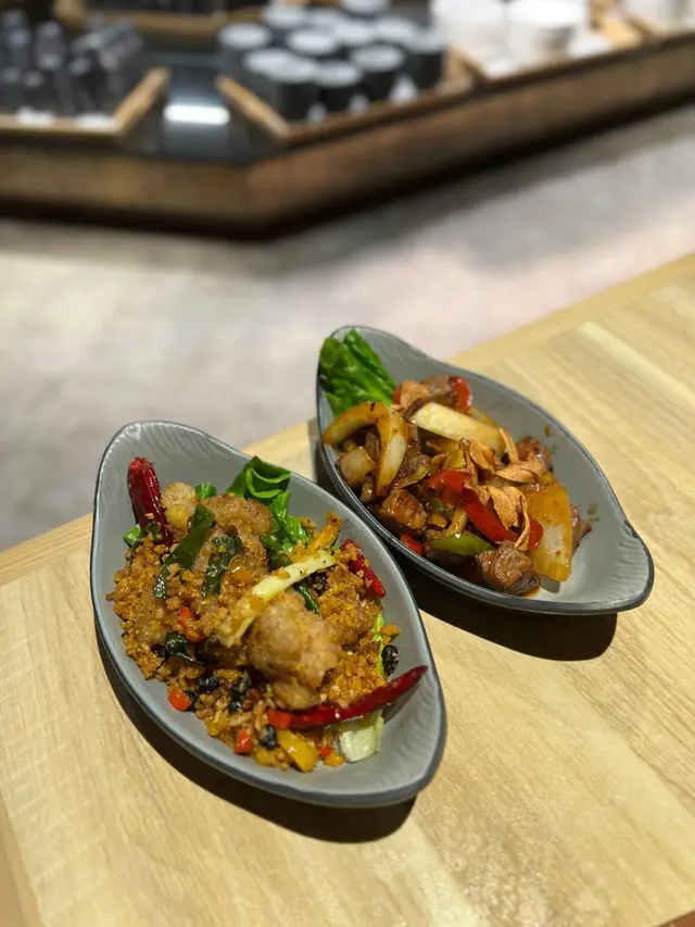 和風汁牛柳粒 避風塘金沙焗雞軟骨