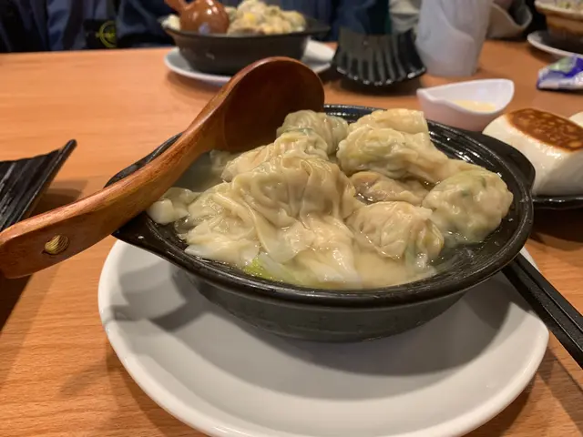 沙窩鮮蝦雲吞雞湯餃