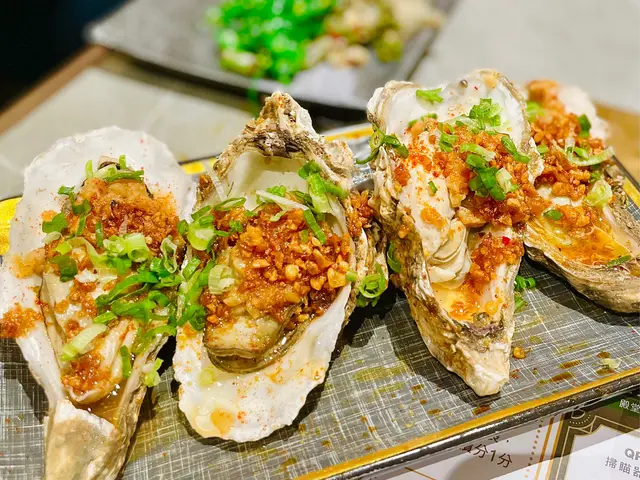 燒蠔亦都表現突出,🦪隻隻蠔嘅肉質都好飽滿,冇腥味冇異味只有海洋嘅鮮味,🦪川燒完之後仲帶有少少麻辣嘅感覺先至吊出蠔最鮮嗰一面