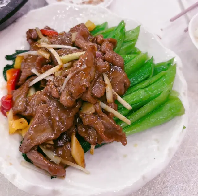 菜遠炒安格斯牛肉