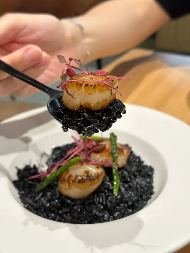 北海道帶子墨魚汁意大利飯