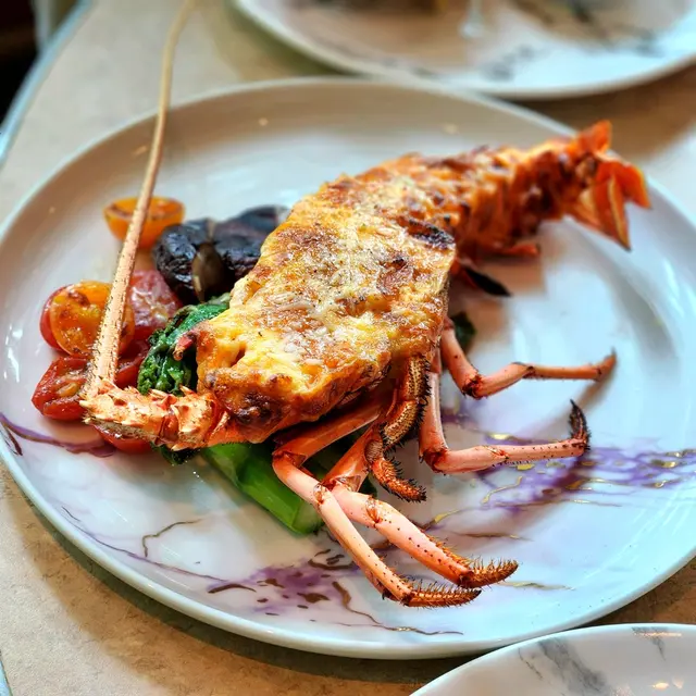 芝士脆皮焗澳洲龍蝦(半隻)