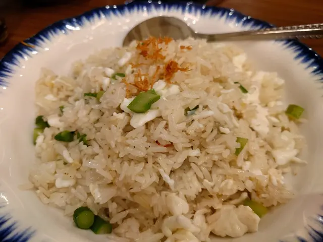 瑤柱蛋白炒飯坦白講瑤柱就真係比較少喇，但勝在炒飯夠乾身，亦都唔會油，所以選擇呢款感覺上就比較健康喇^_^另外有款蒲東小館炒飯就會比較惹味，大家都可以嘗試一下。