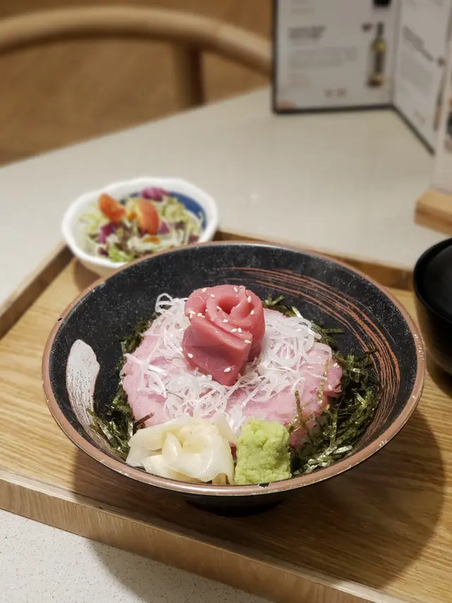 赤身香蔥吞拿魚腩蓉丼