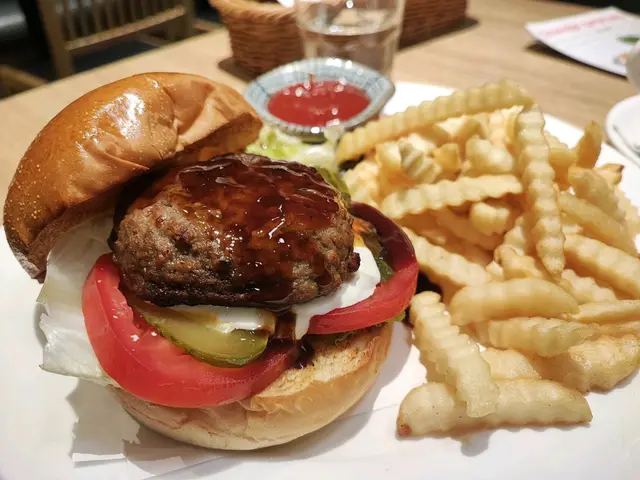 和牛漢堡配沙律薯條
