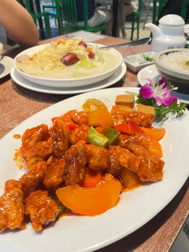 菠蘿拔絲咕嚕肉