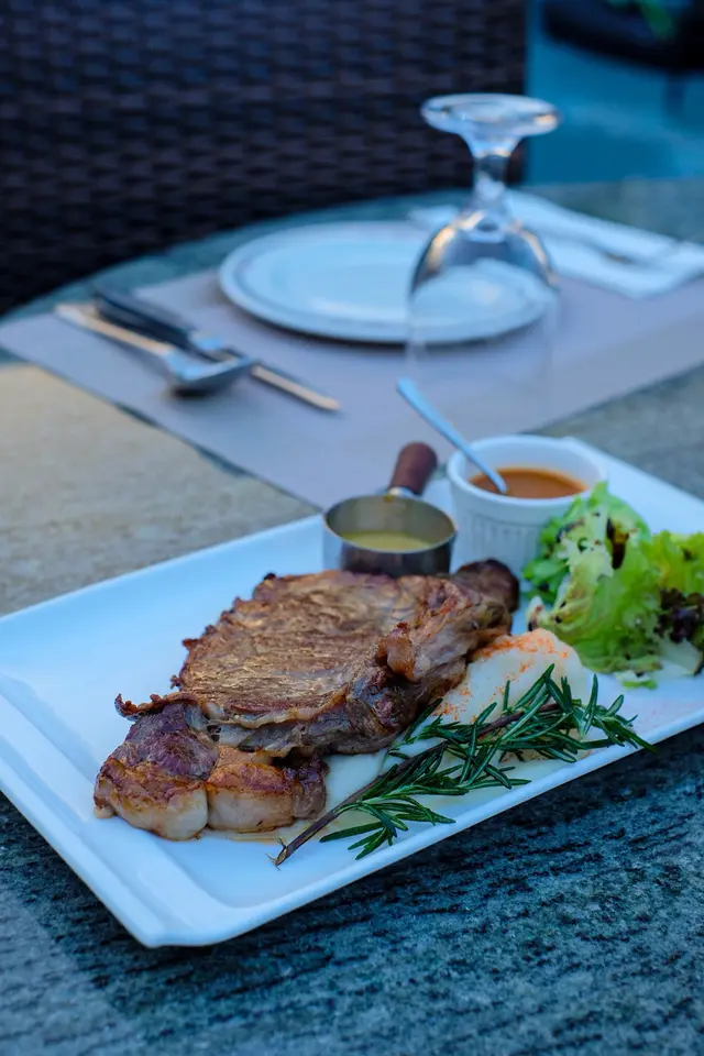 燒美國安格斯肉眼扒 